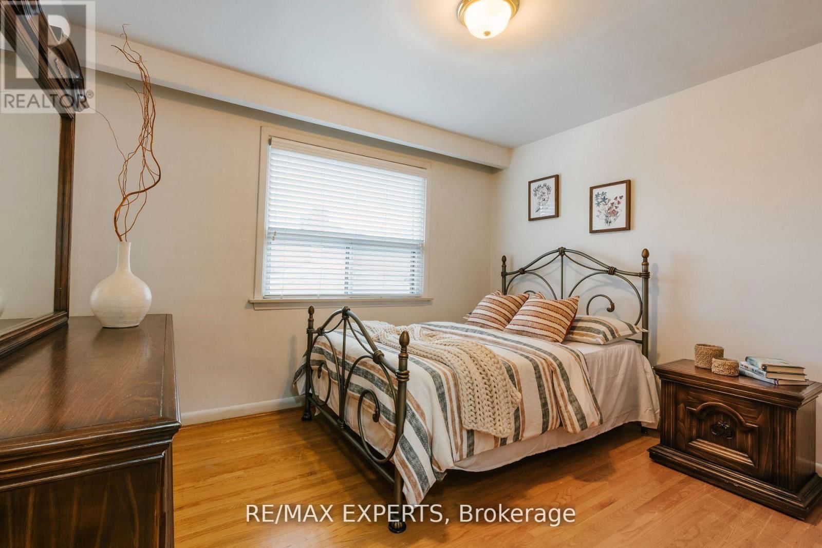 1 CRESTON ROAD Image 25