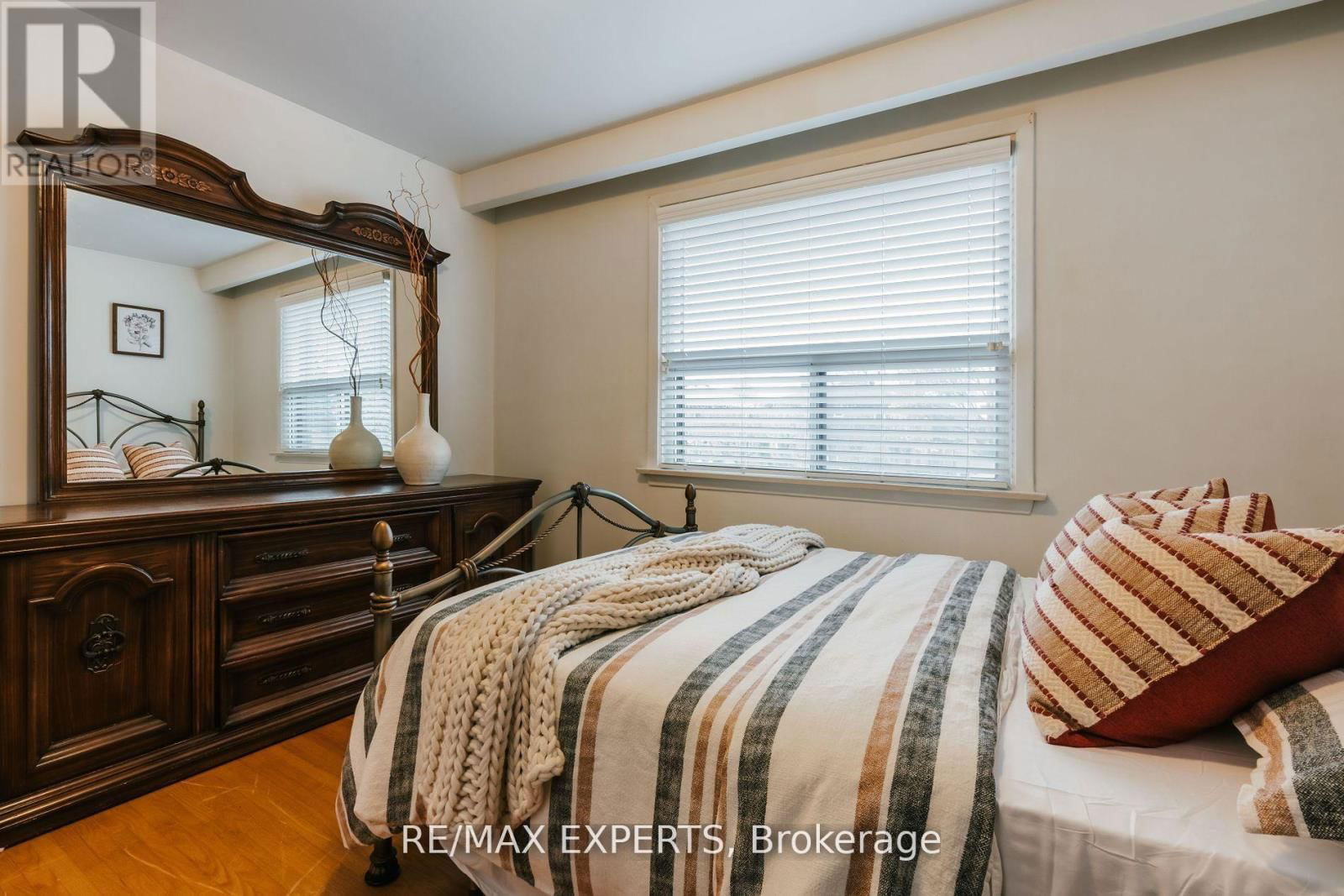 1 CRESTON ROAD Image 26