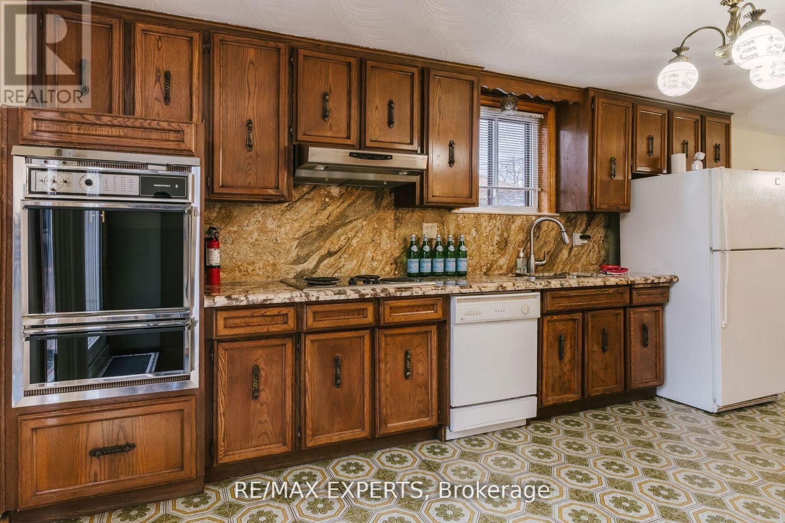 1 CRESTON ROAD Image 29