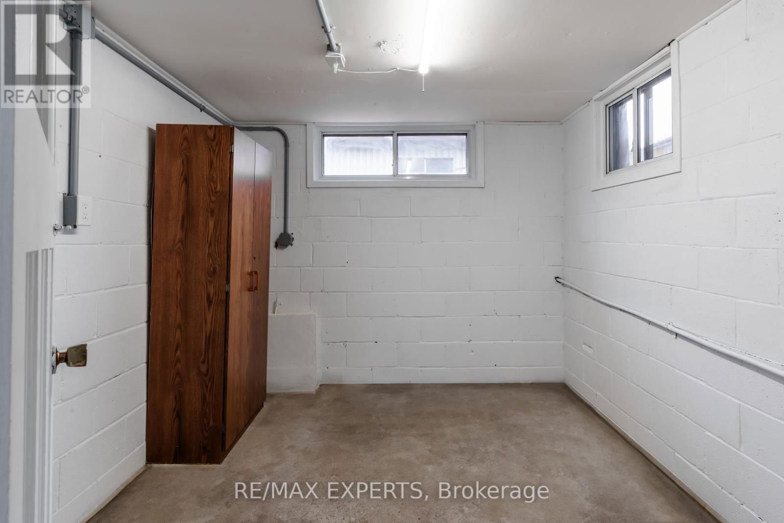 1 CRESTON ROAD Image 37