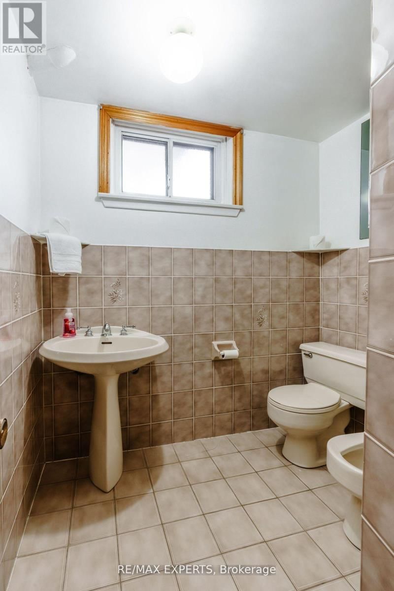 1 CRESTON ROAD Image 38