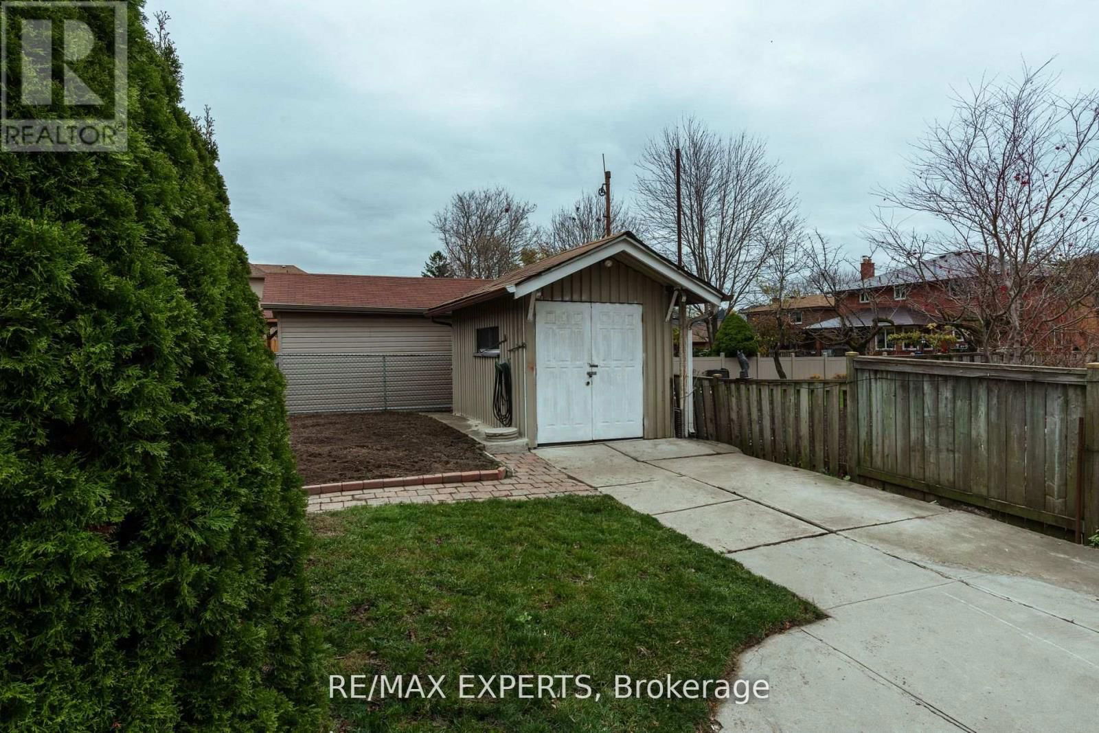 1 CRESTON ROAD Image 43