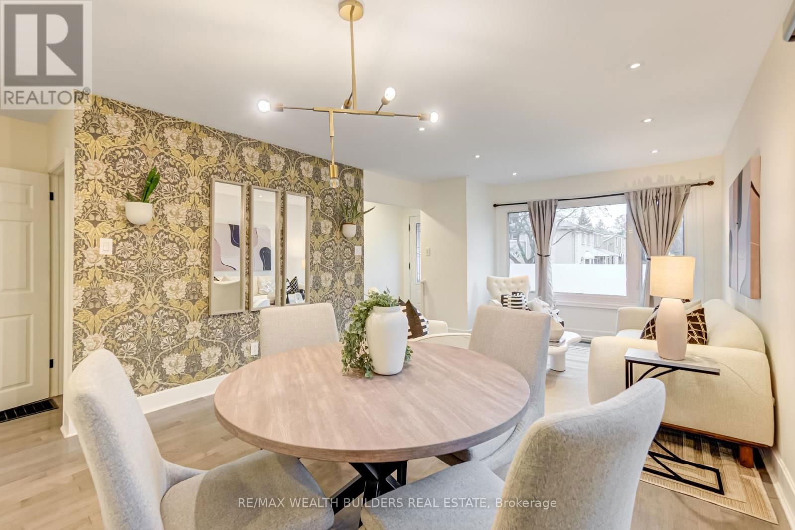 23 VAN STASSEN BOULEVARD Image 10
