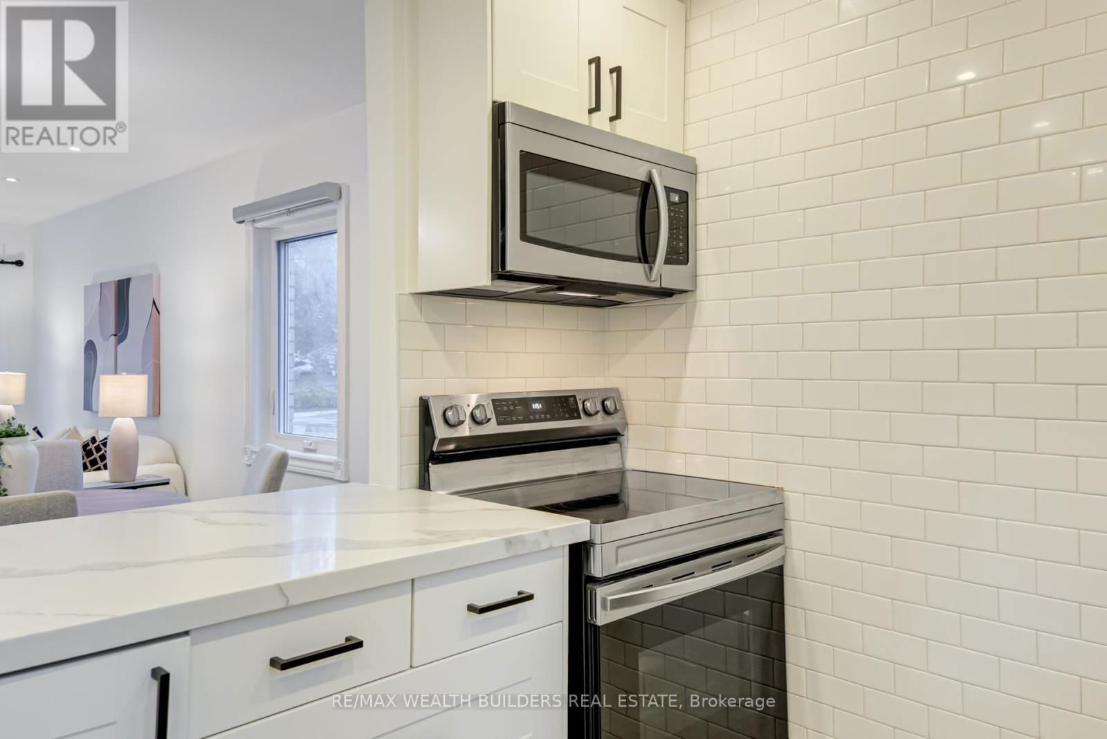 23 VAN STASSEN BOULEVARD Image 14