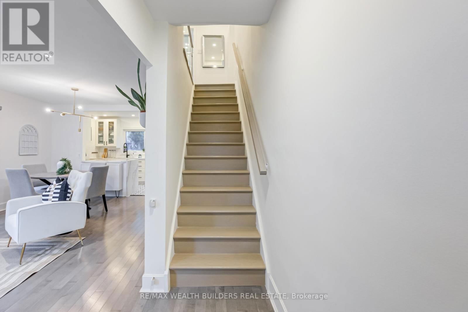 23 VAN STASSEN BOULEVARD Image 16