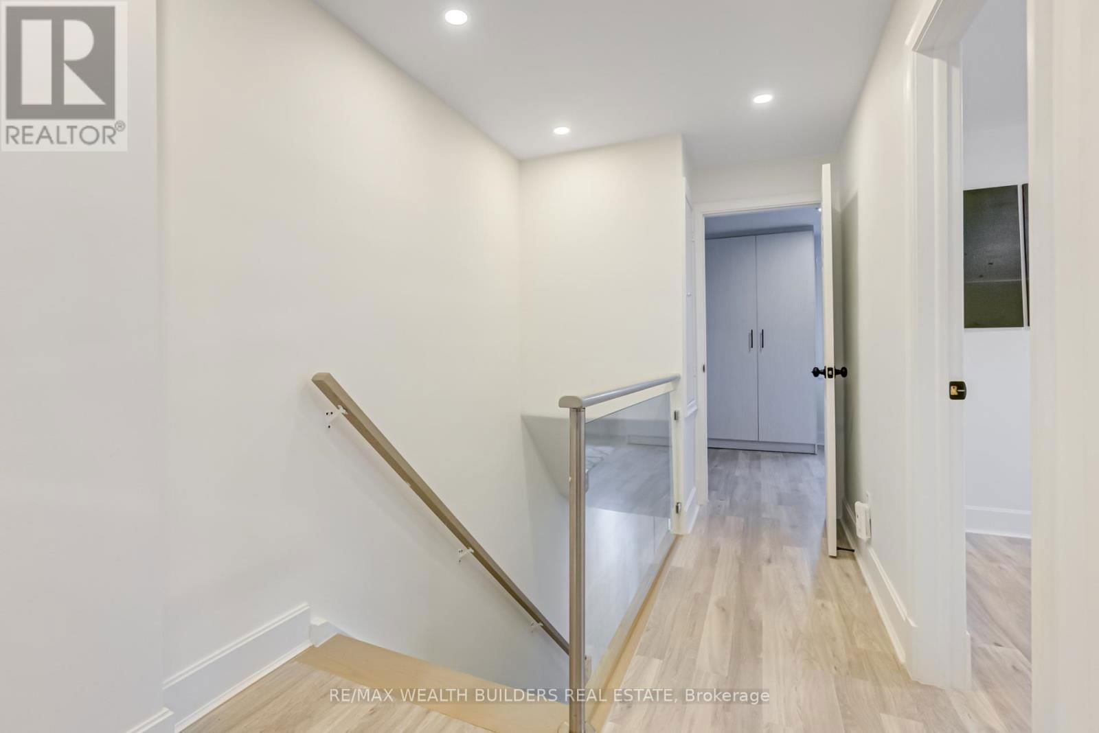 23 VAN STASSEN BOULEVARD Image 17