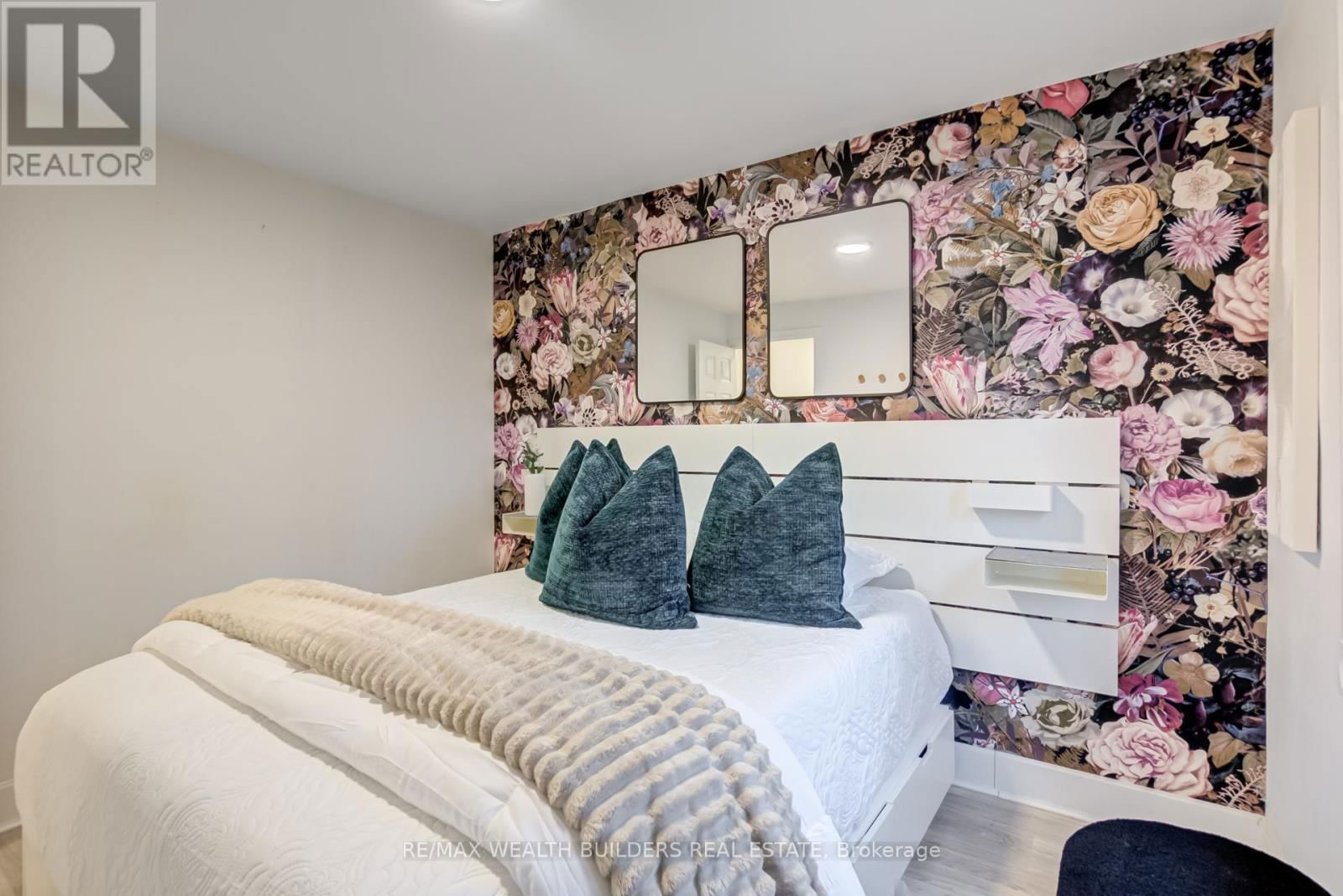 23 VAN STASSEN BOULEVARD Image 19