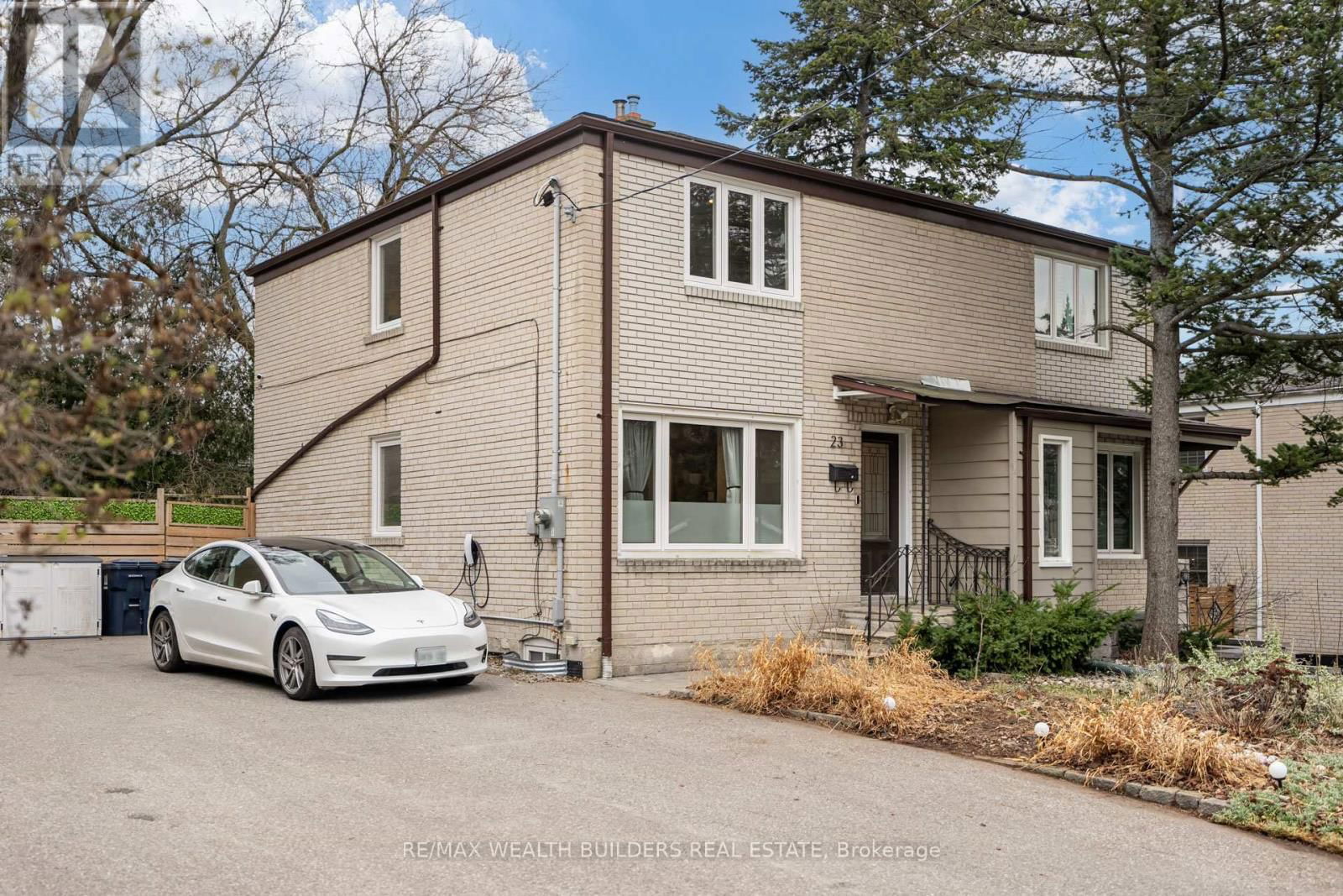 23 VAN STASSEN BOULEVARD Image 2