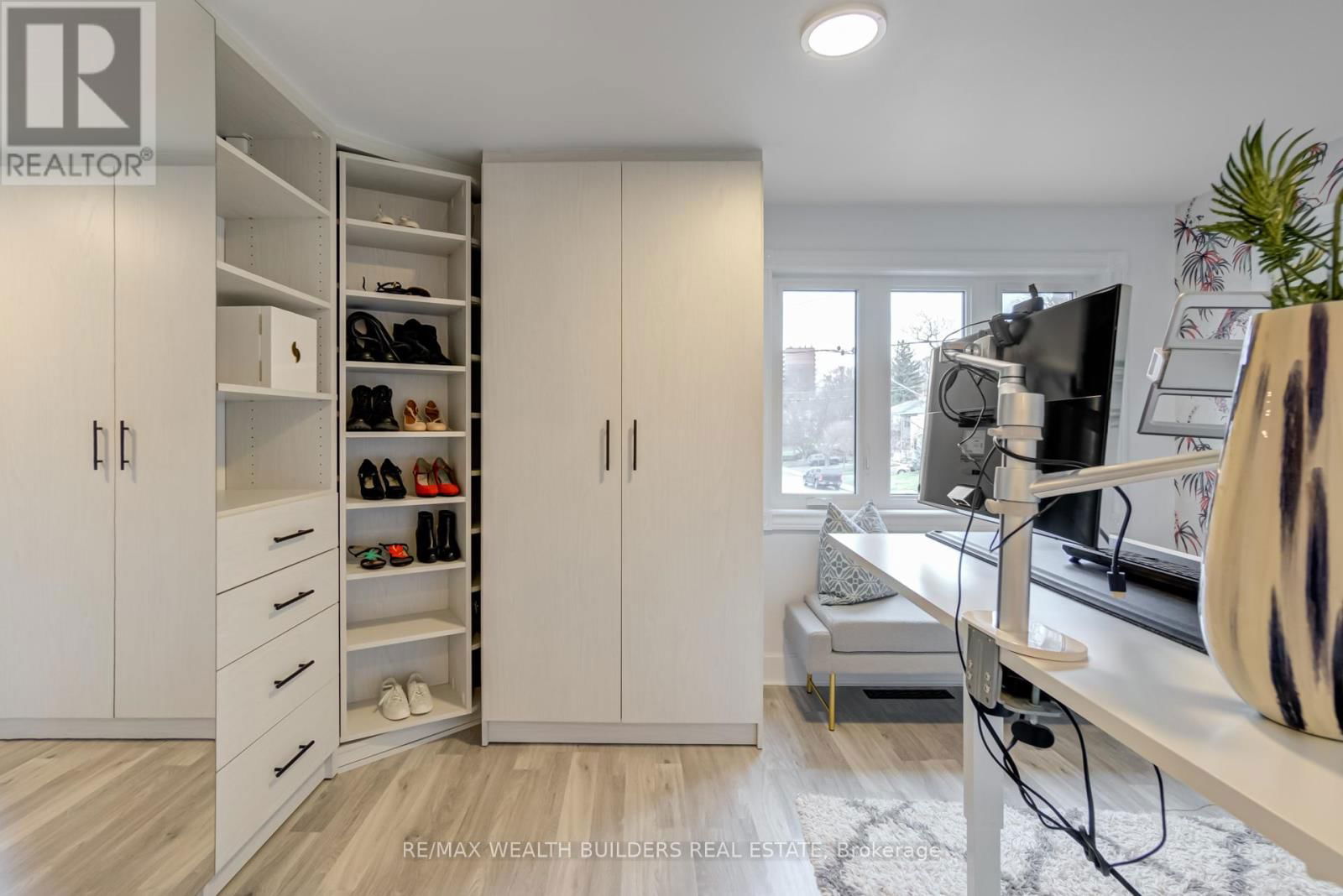 23 VAN STASSEN BOULEVARD Image 24