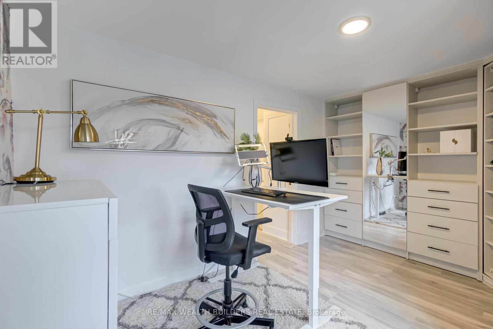 23 VAN STASSEN BOULEVARD Image 26