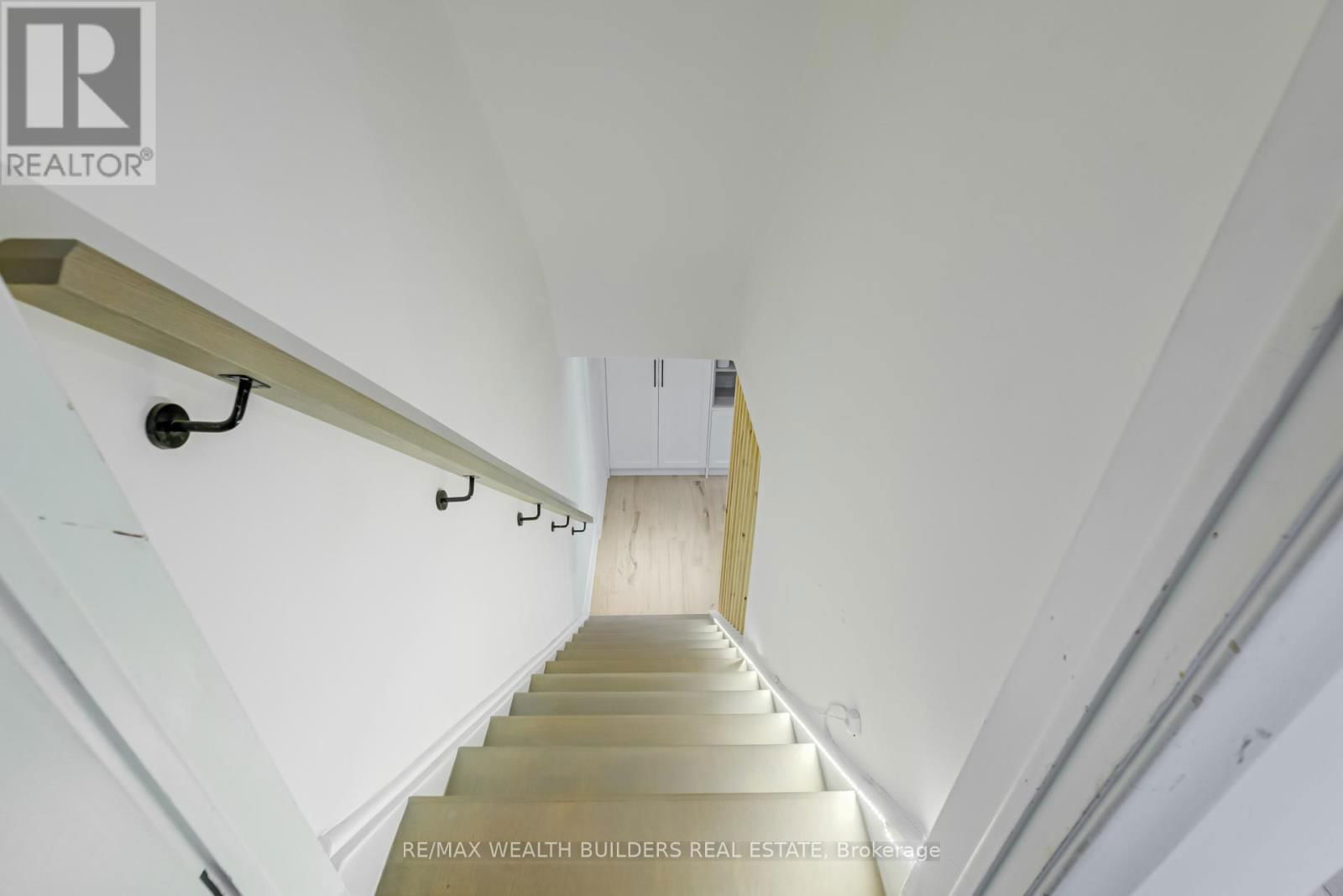 23 VAN STASSEN BOULEVARD Image 29