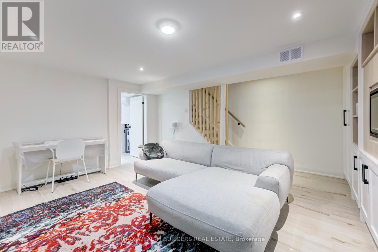 23 VAN STASSEN BOULEVARD Image 34