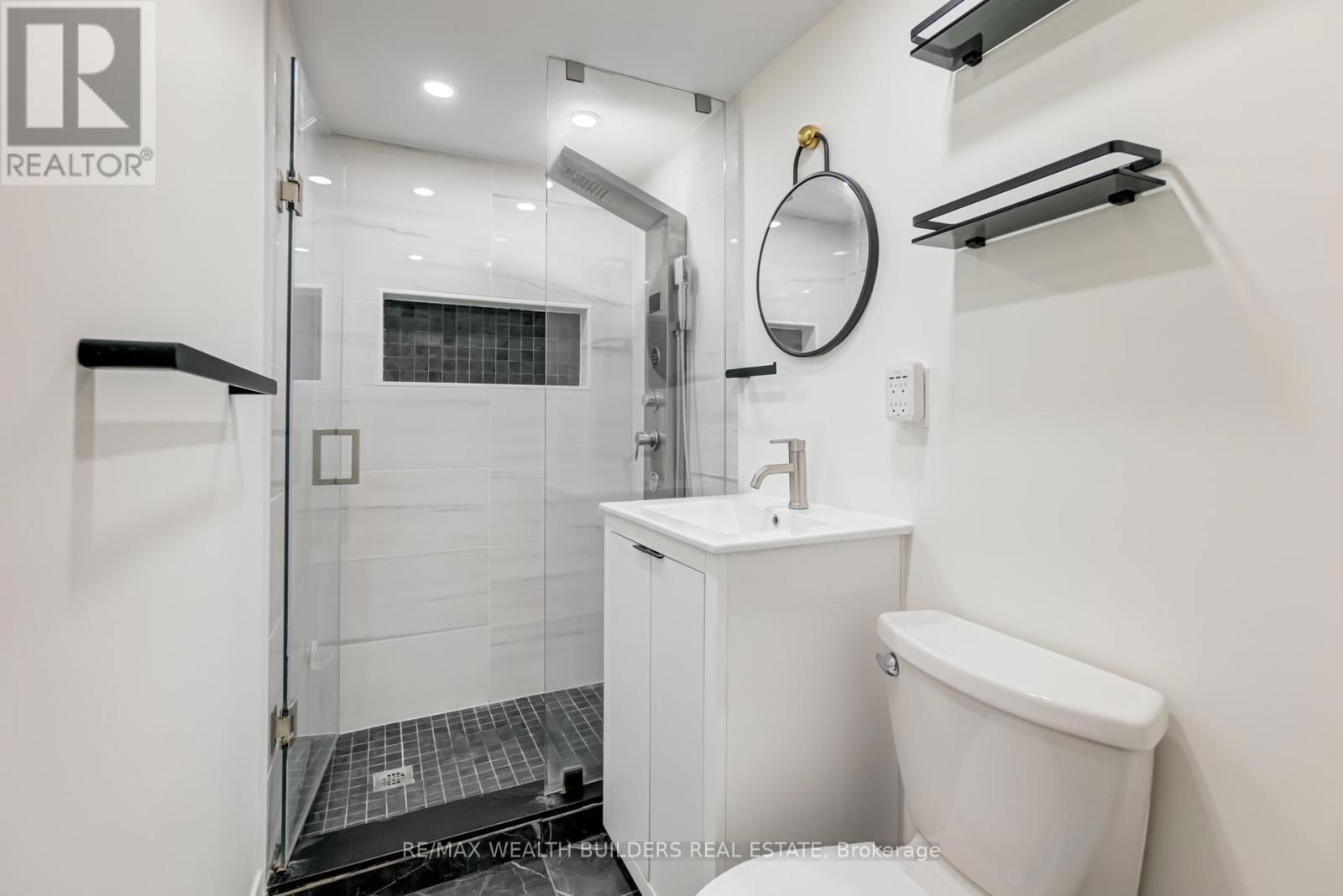 23 VAN STASSEN BOULEVARD Image 35