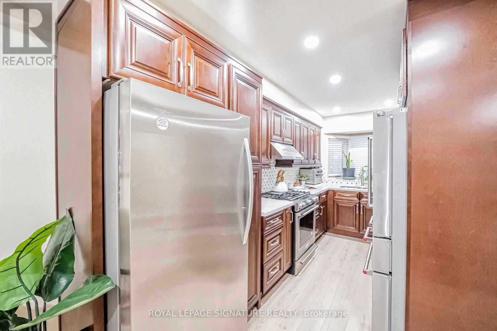 554 GALAXY COURT Image 17