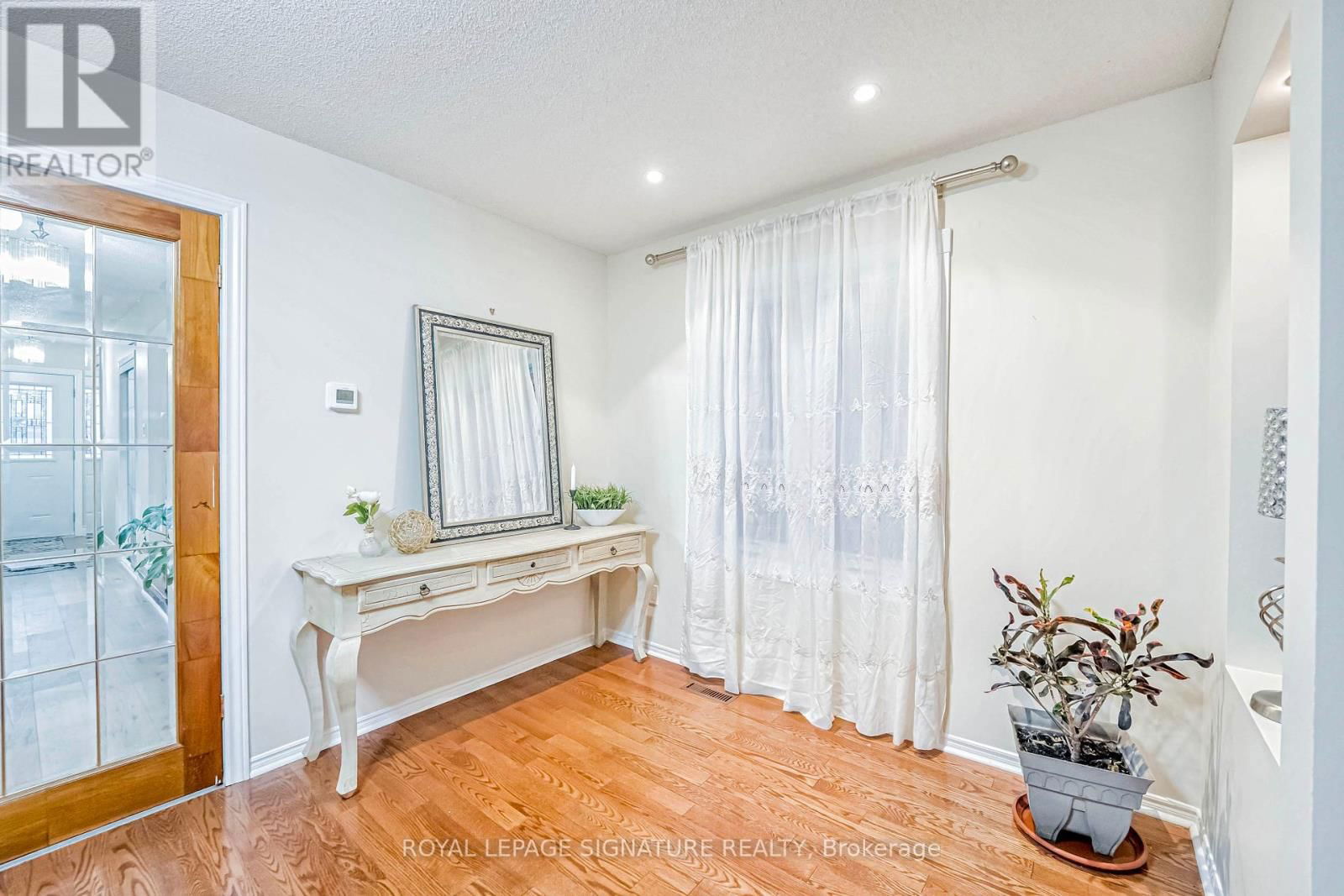 554 GALAXY COURT Image 22