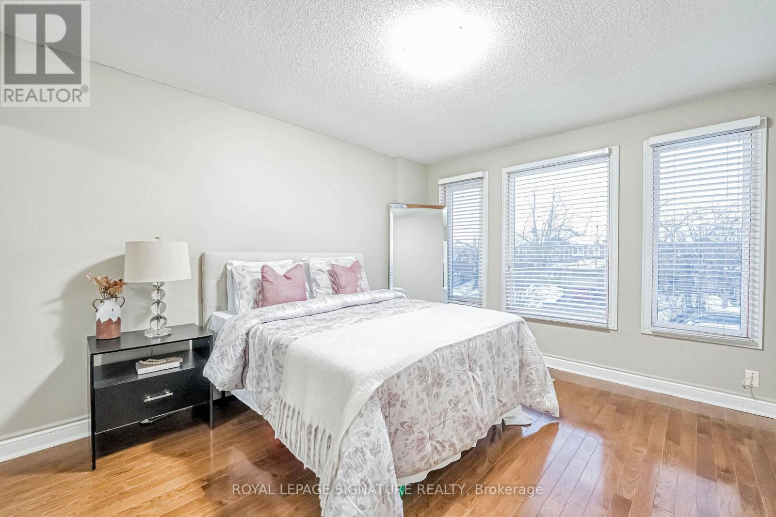 554 GALAXY COURT Image 26