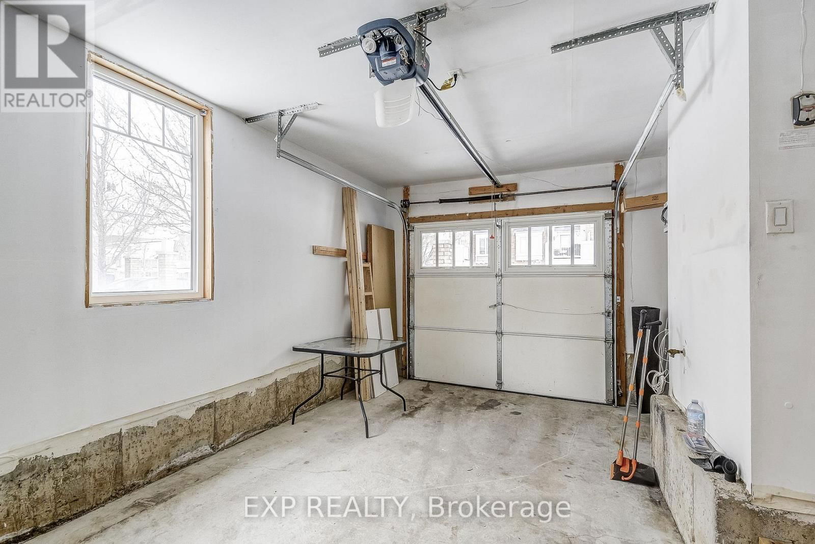 979 NADALIN HEIGHTS Image 35