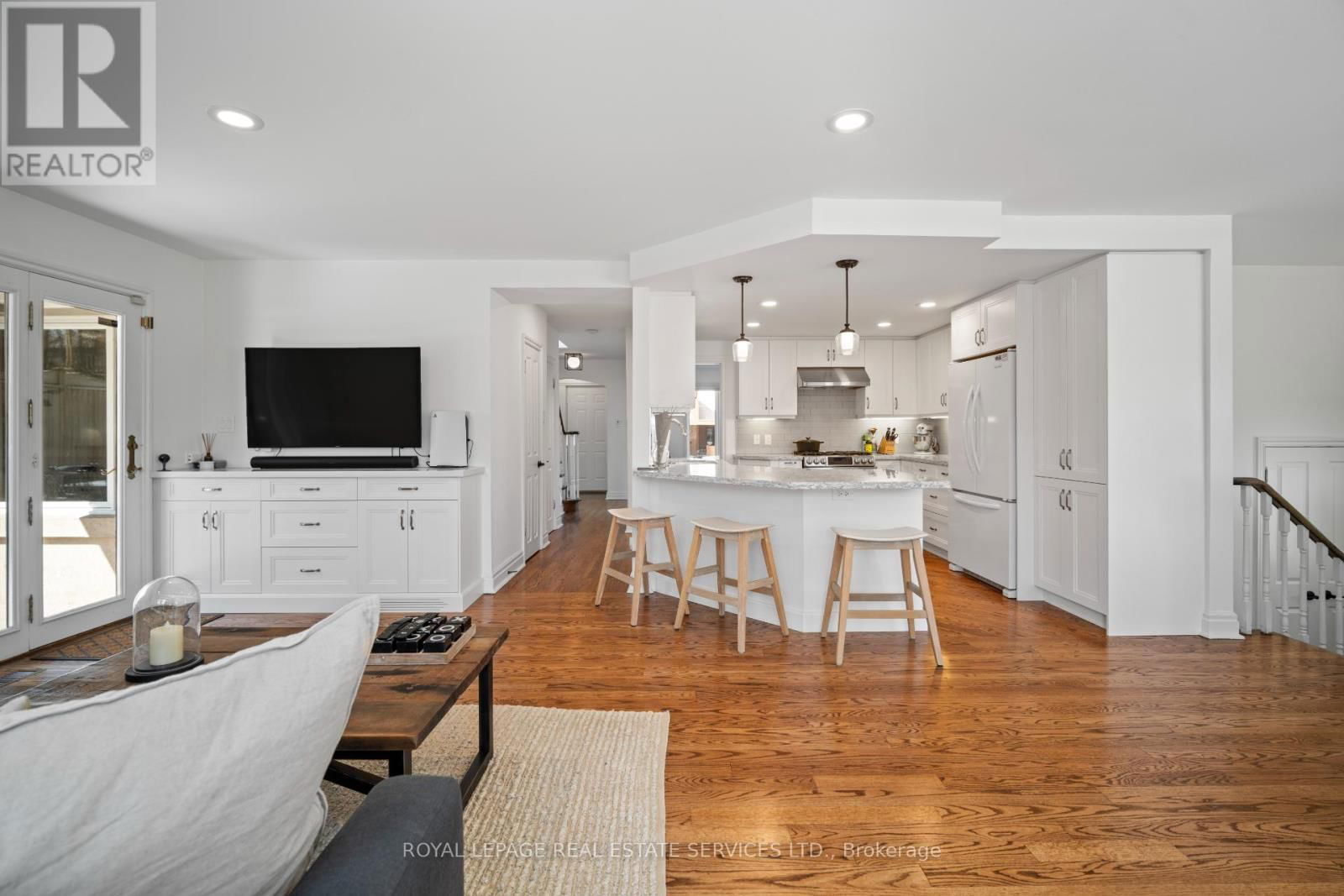 39 SOUTH KINGSLEA DRIVE Image 15
