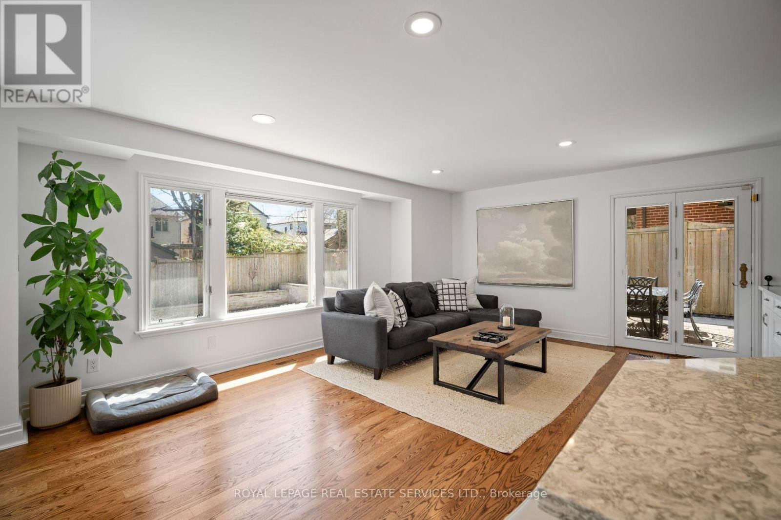 39 SOUTH KINGSLEA DRIVE Image 16