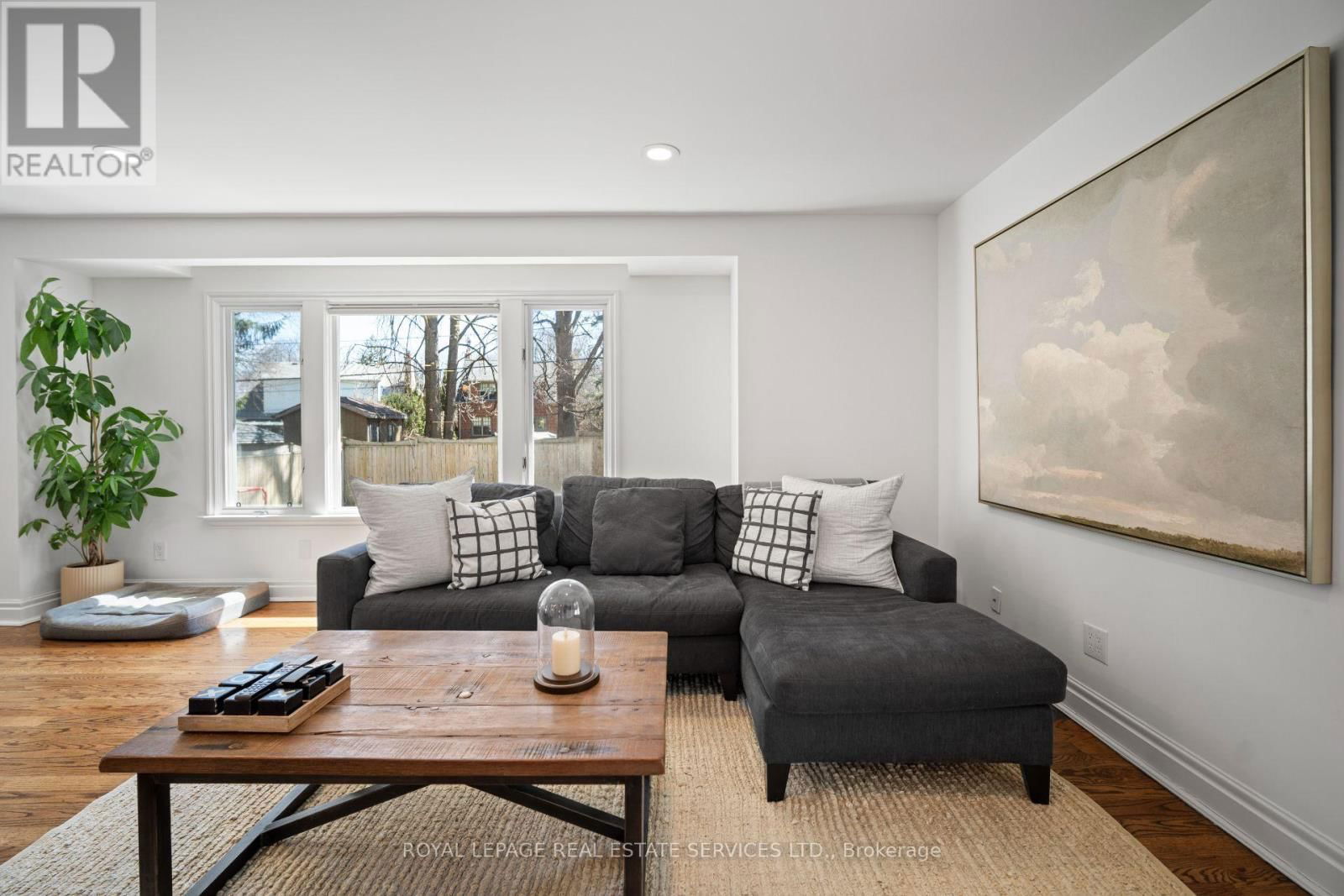 39 SOUTH KINGSLEA DRIVE Image 17