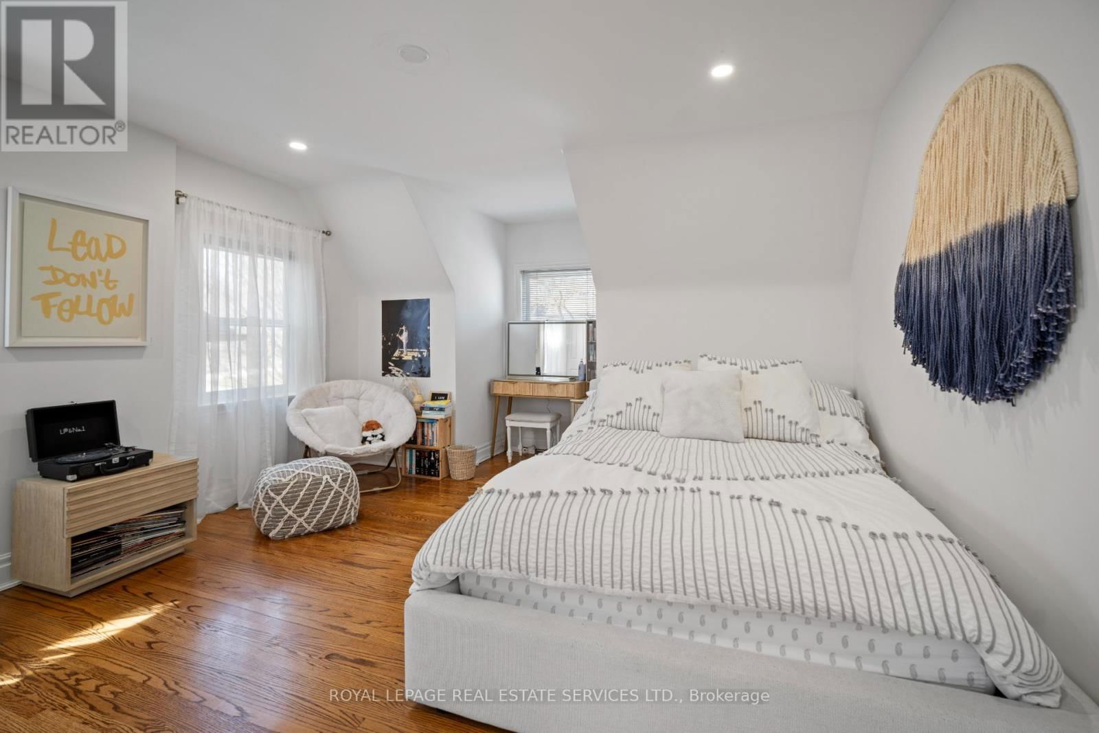 39 SOUTH KINGSLEA DRIVE Image 30