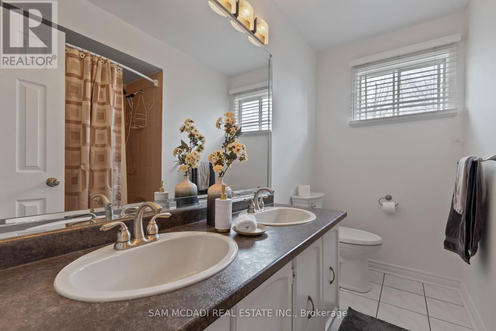 44 MADRID CRESCENT Image 23