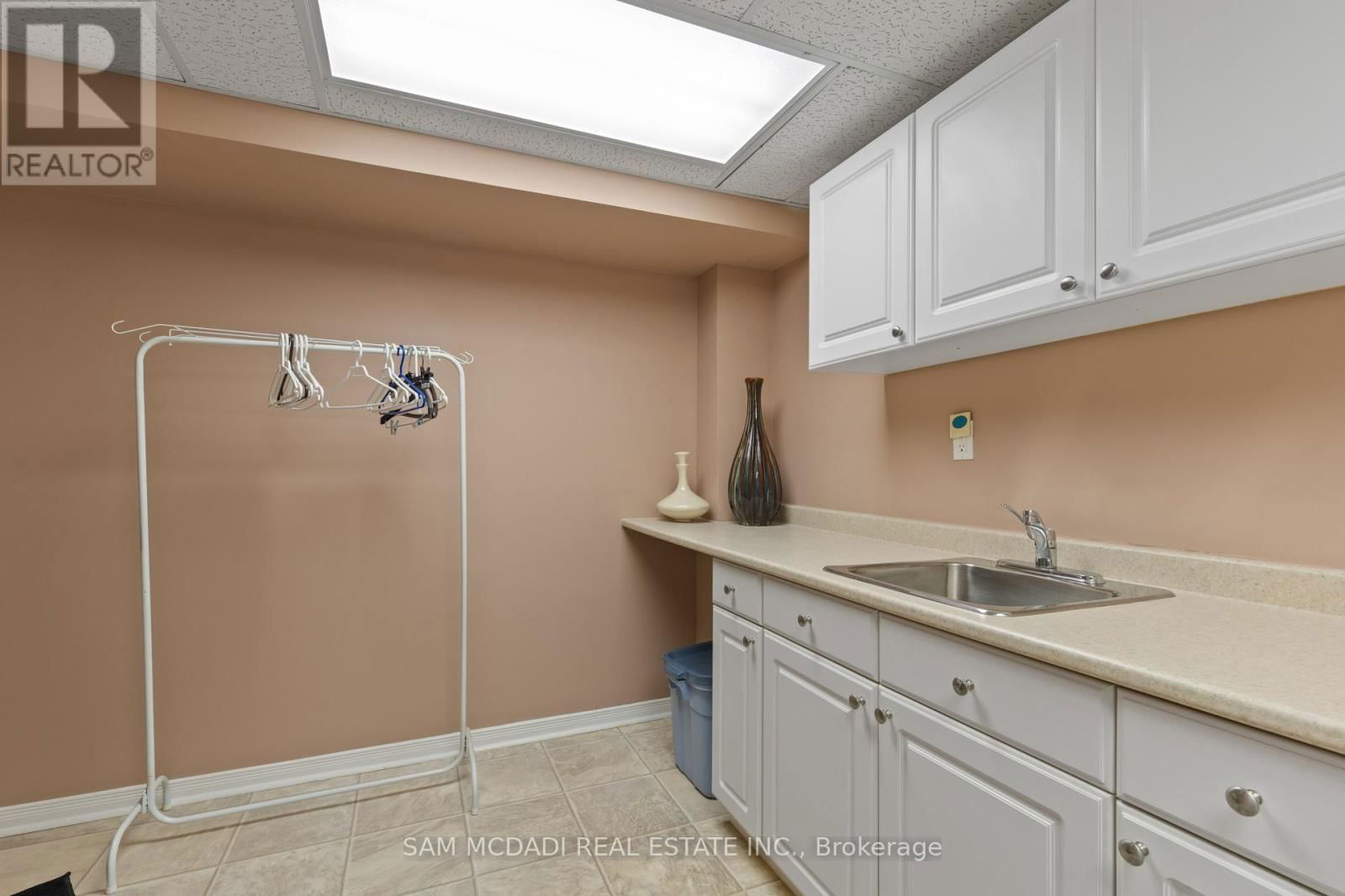 44 MADRID CRESCENT Image 31