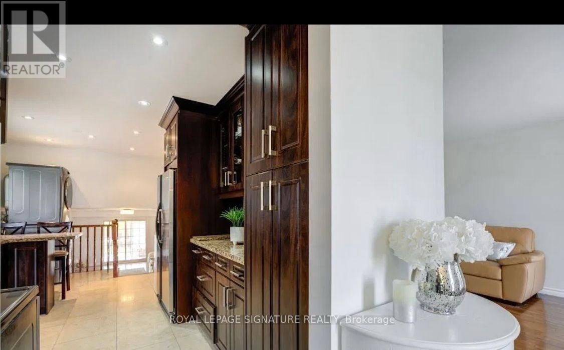 876 BLAIRHOLM AVENUE Image 1