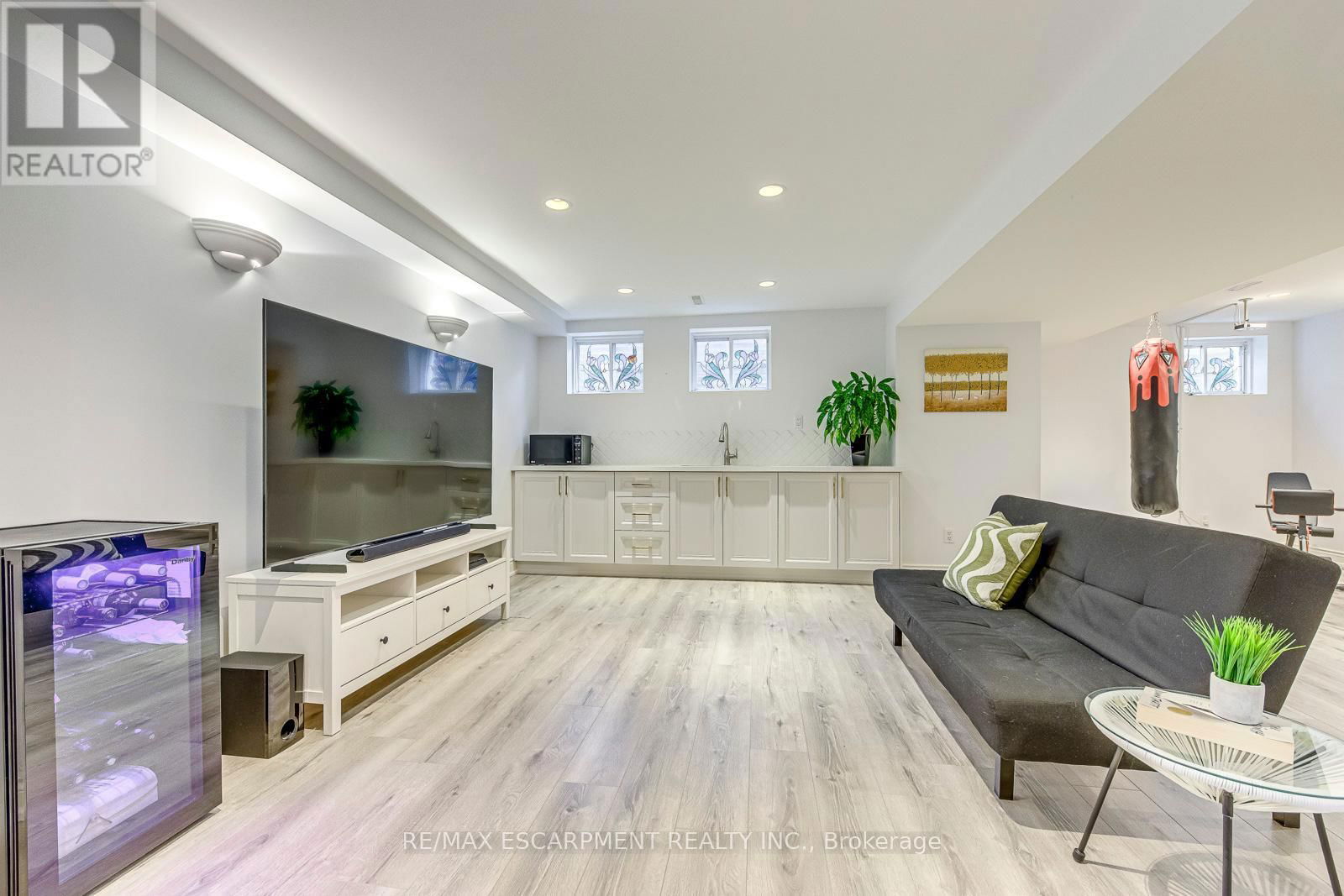 2375 ENNERDALE ROAD Image 32
