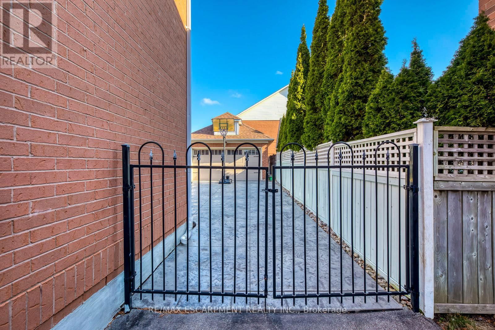 2375 ENNERDALE ROAD Image 40