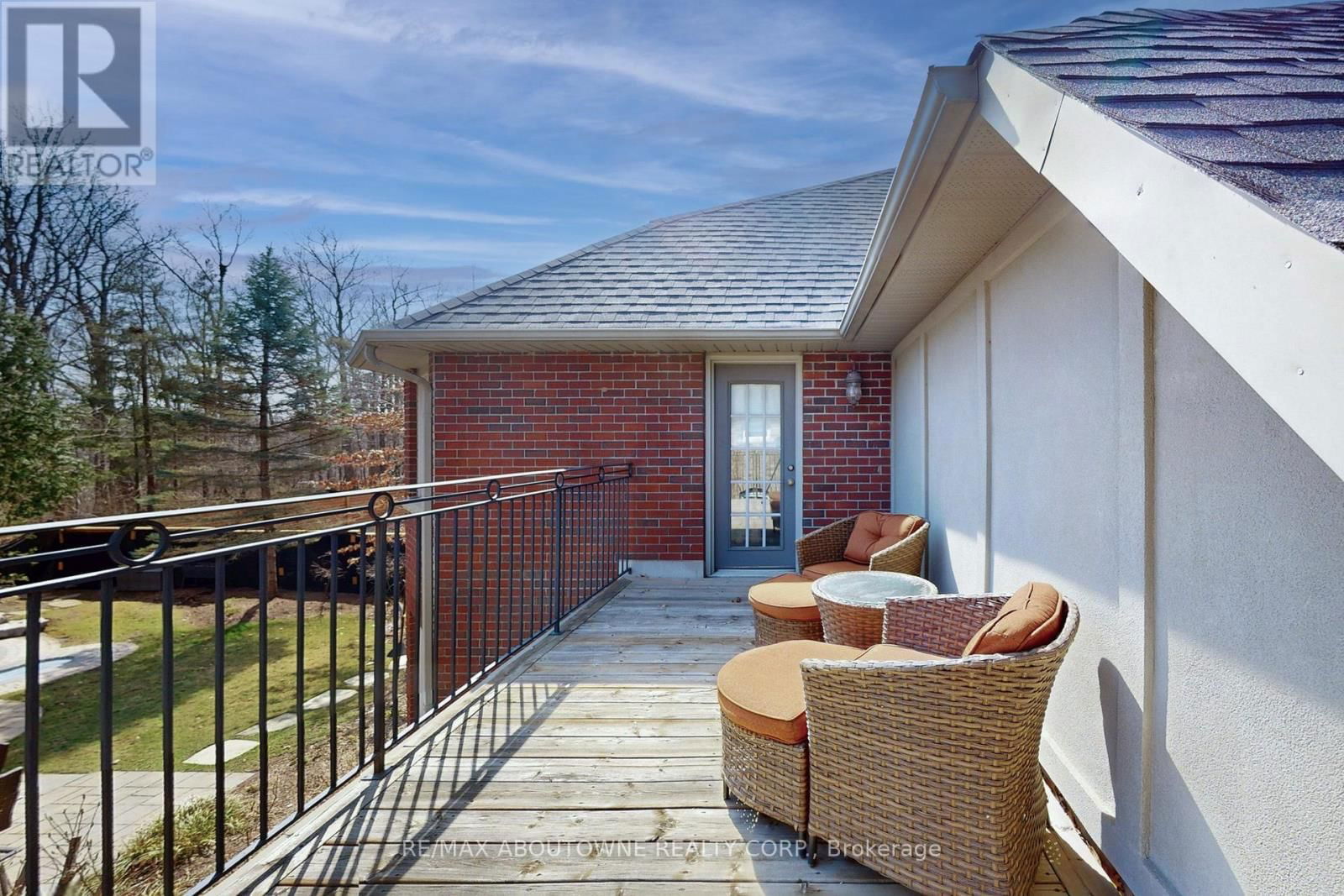 1175 RIVERBANK WAY Image 25