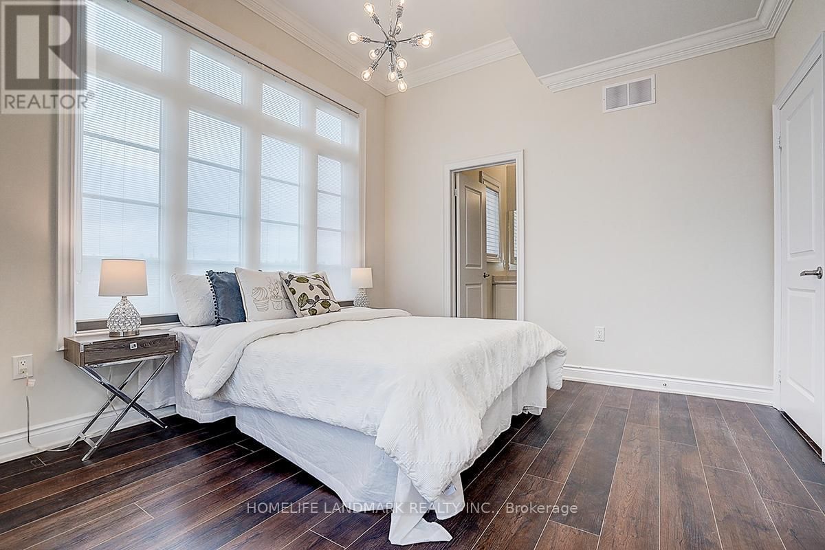 1301 FELICITY GARDENS Image 38