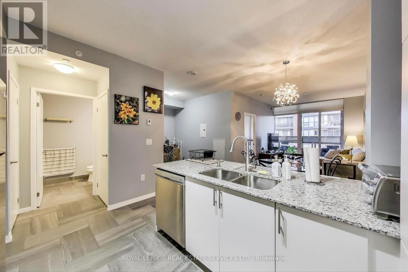 627 - 36 VIA BAGNATO AVENUE Image 6