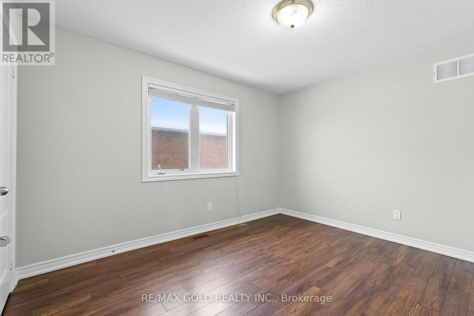 24 TRAILHEAD CRESCENT Image 32