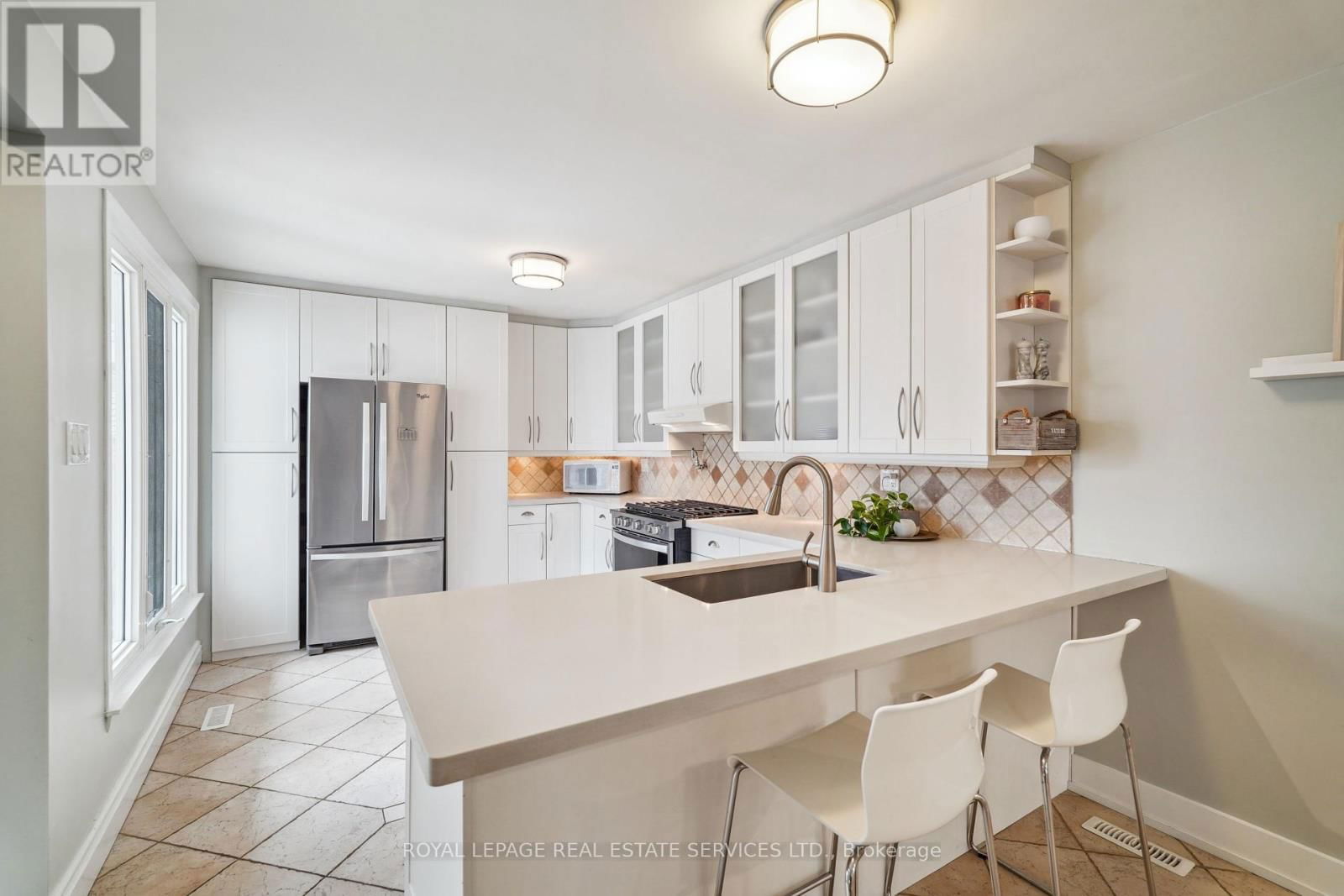 1269 FOREST HILL Image 10