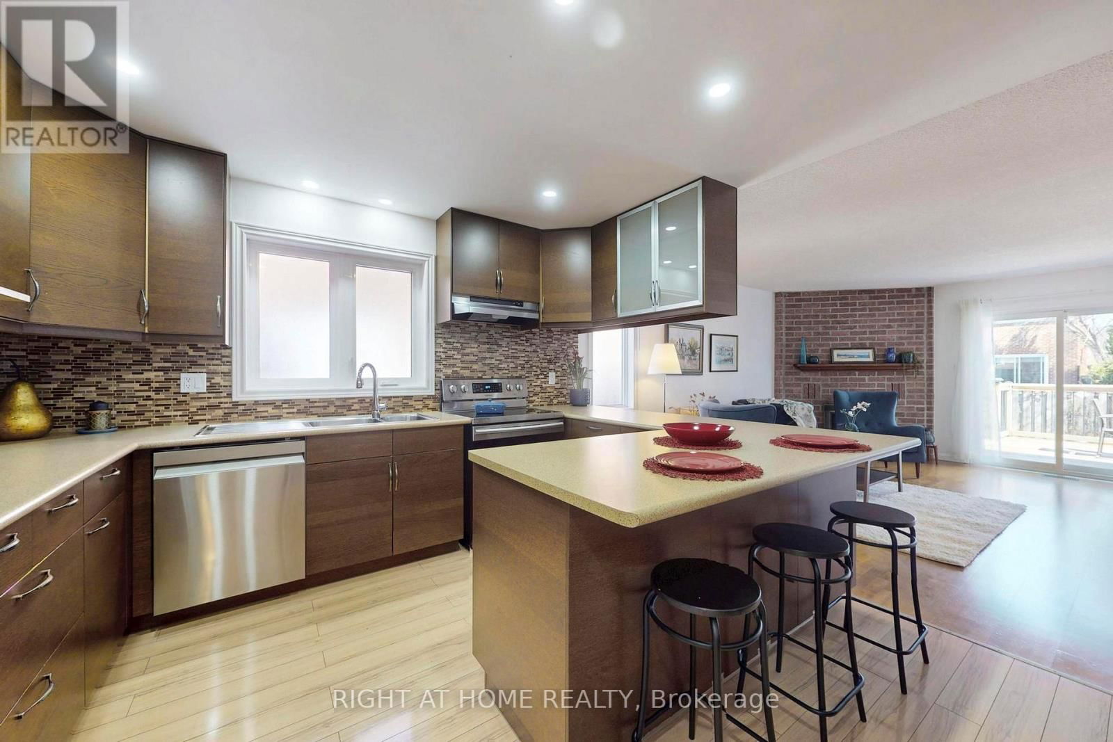 1329 SWEETBIRCH COURT Image 13