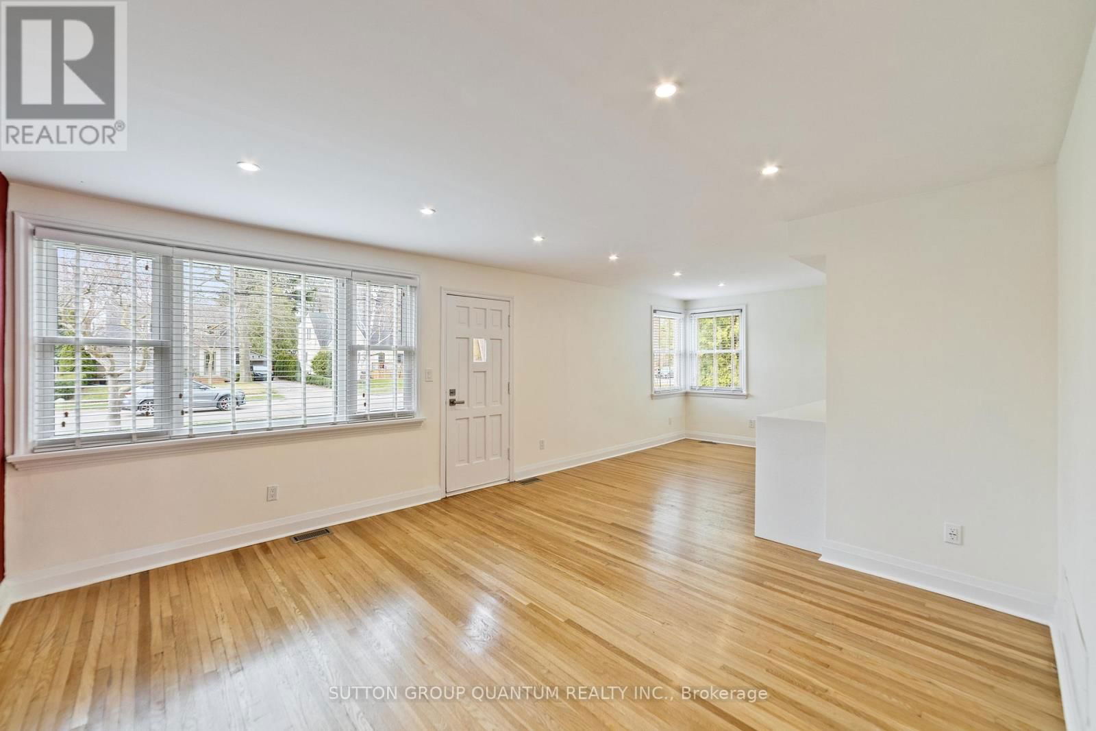 407 QUEEN MARY DRIVE Image 10