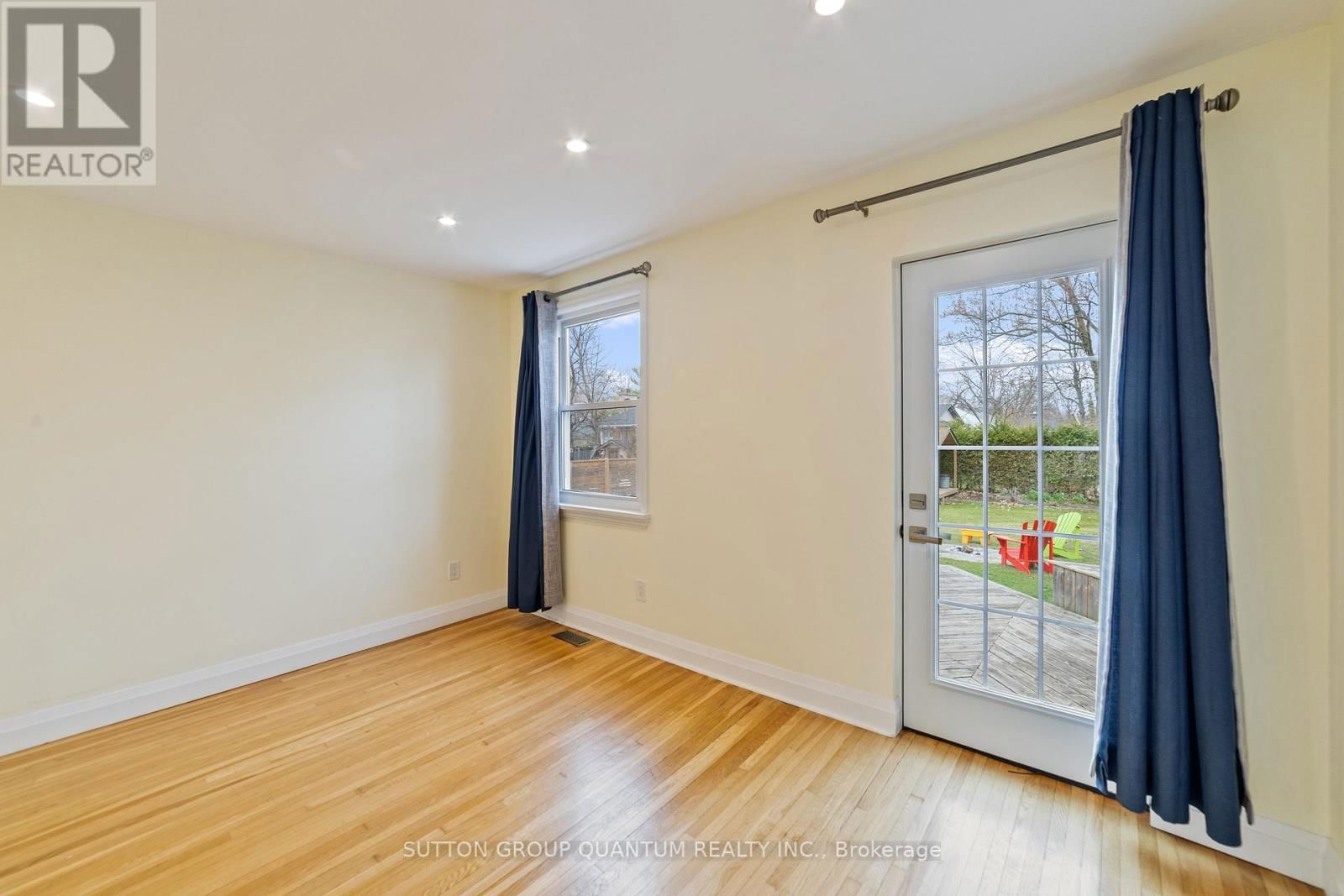 407 QUEEN MARY DRIVE Image 16