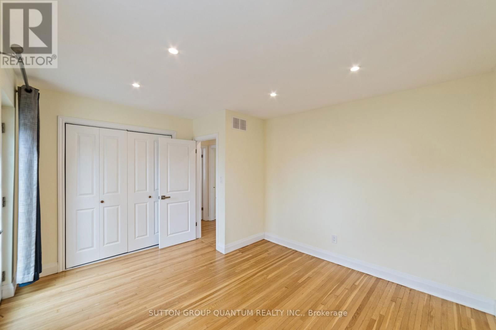 407 QUEEN MARY DRIVE Image 17