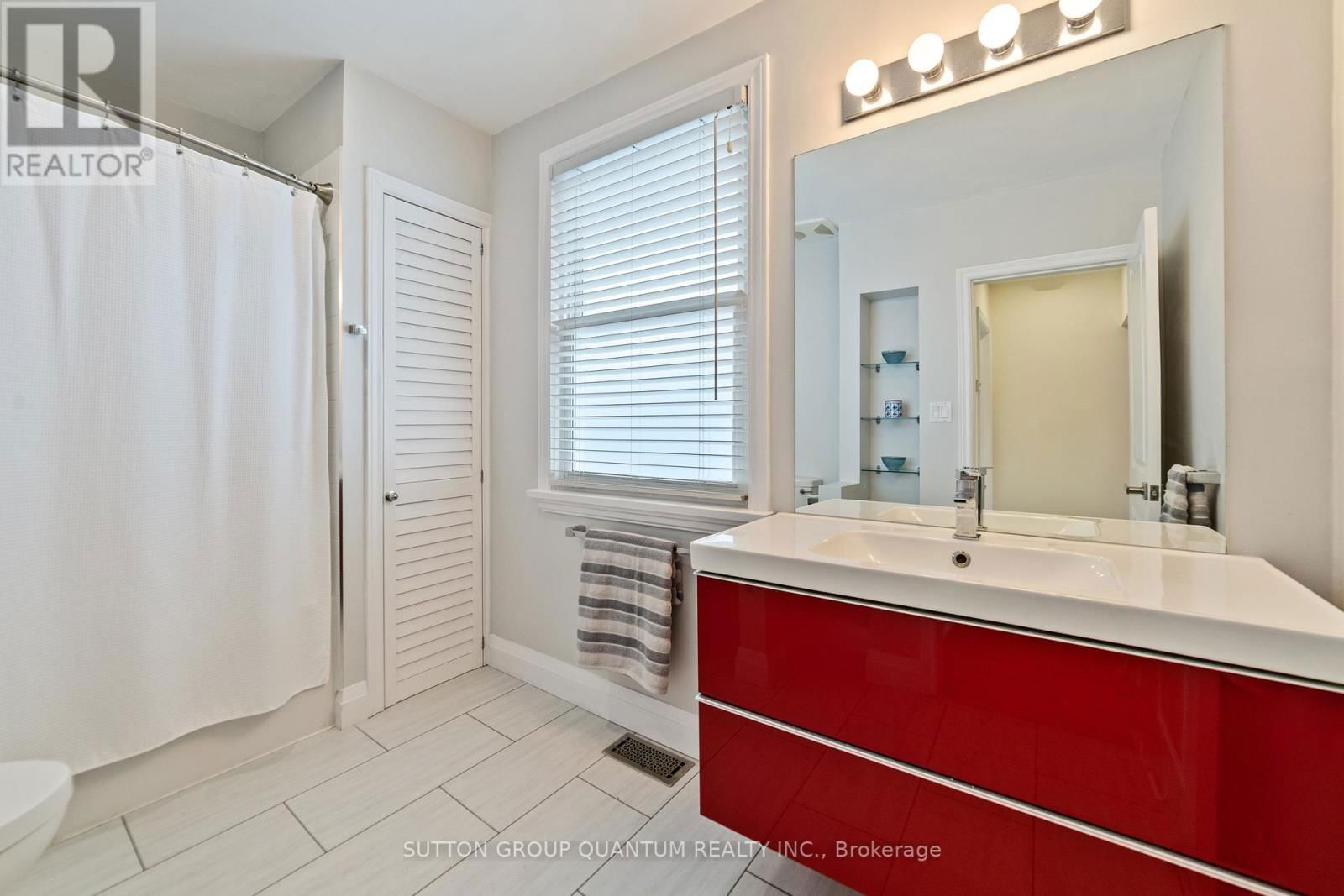 407 QUEEN MARY DRIVE Image 21