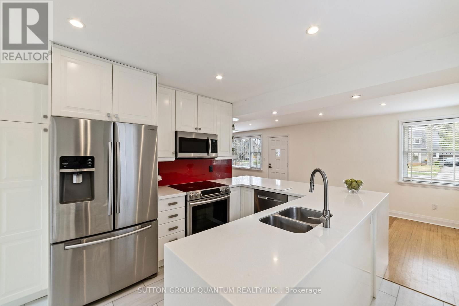 407 QUEEN MARY DRIVE Image 22
