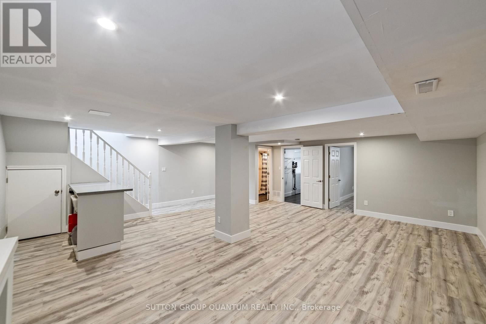 407 QUEEN MARY DRIVE Image 27