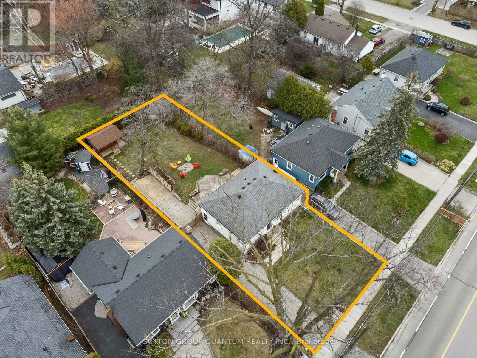 407 QUEEN MARY DRIVE Image 3