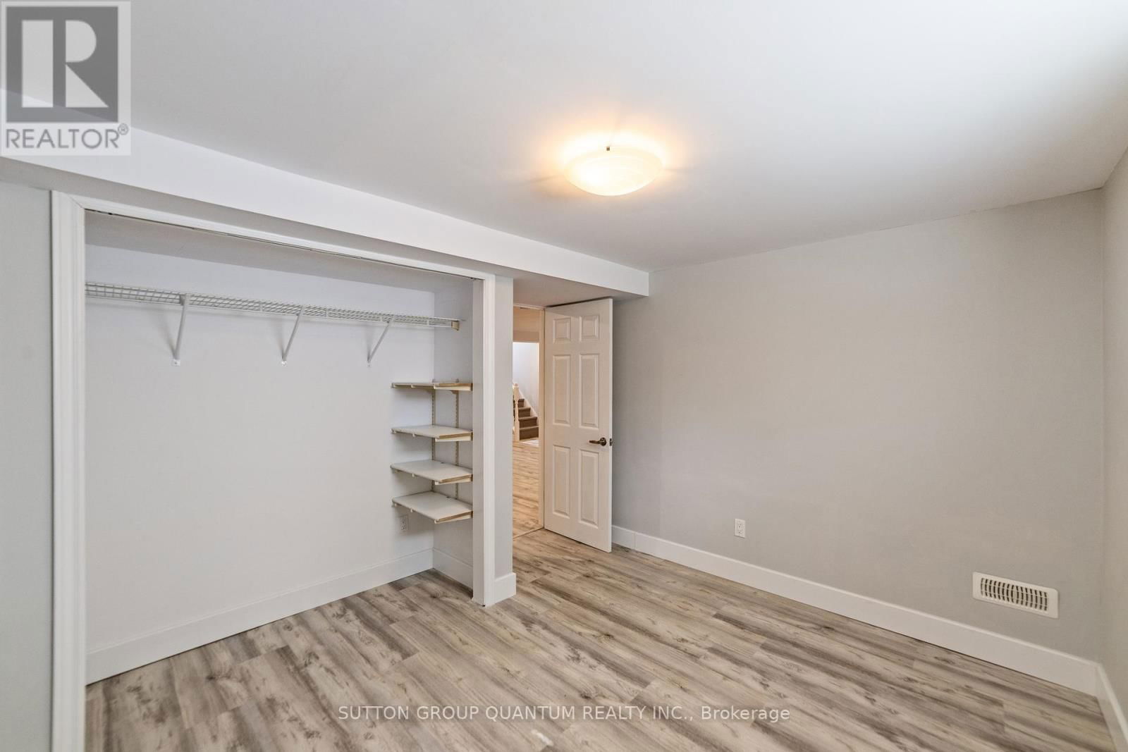 407 QUEEN MARY DRIVE Image 31