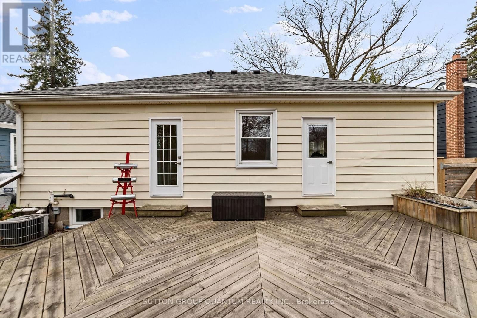 407 QUEEN MARY DRIVE Image 35