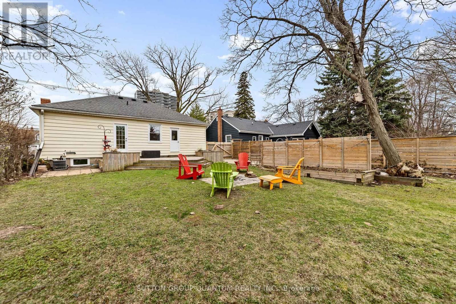 407 QUEEN MARY DRIVE Image 37