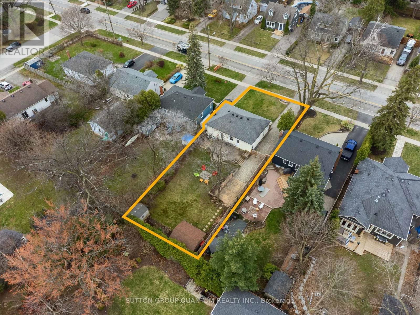 407 QUEEN MARY DRIVE Image 4