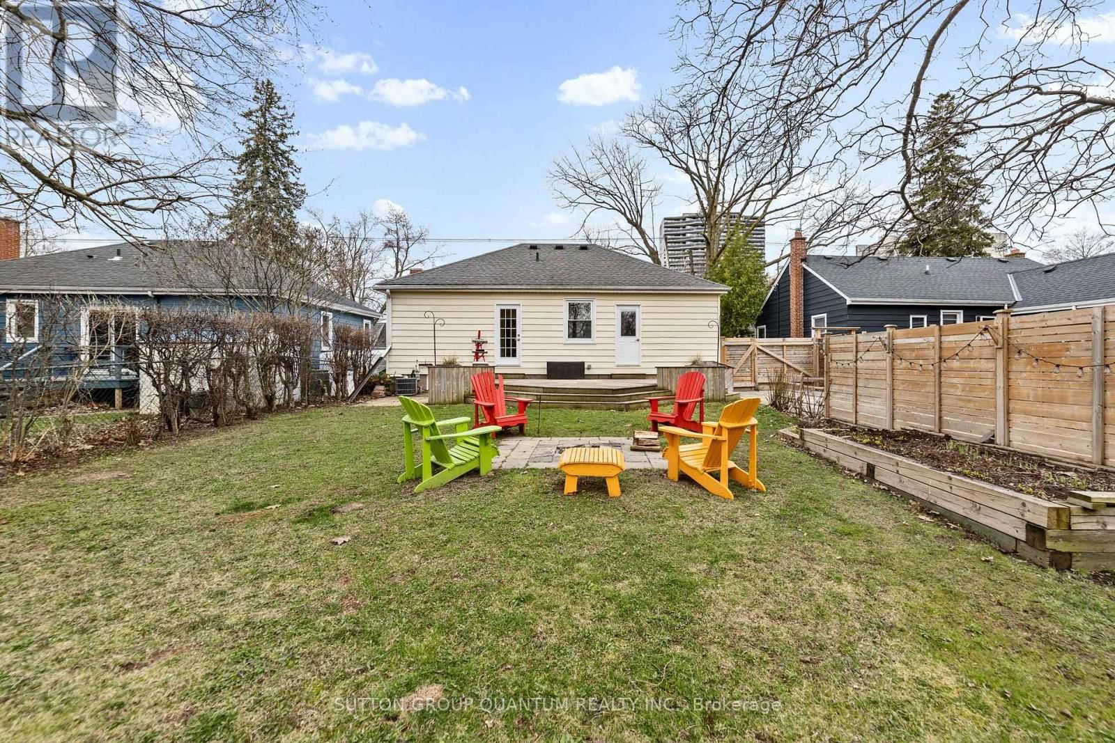 407 QUEEN MARY DRIVE Image 40