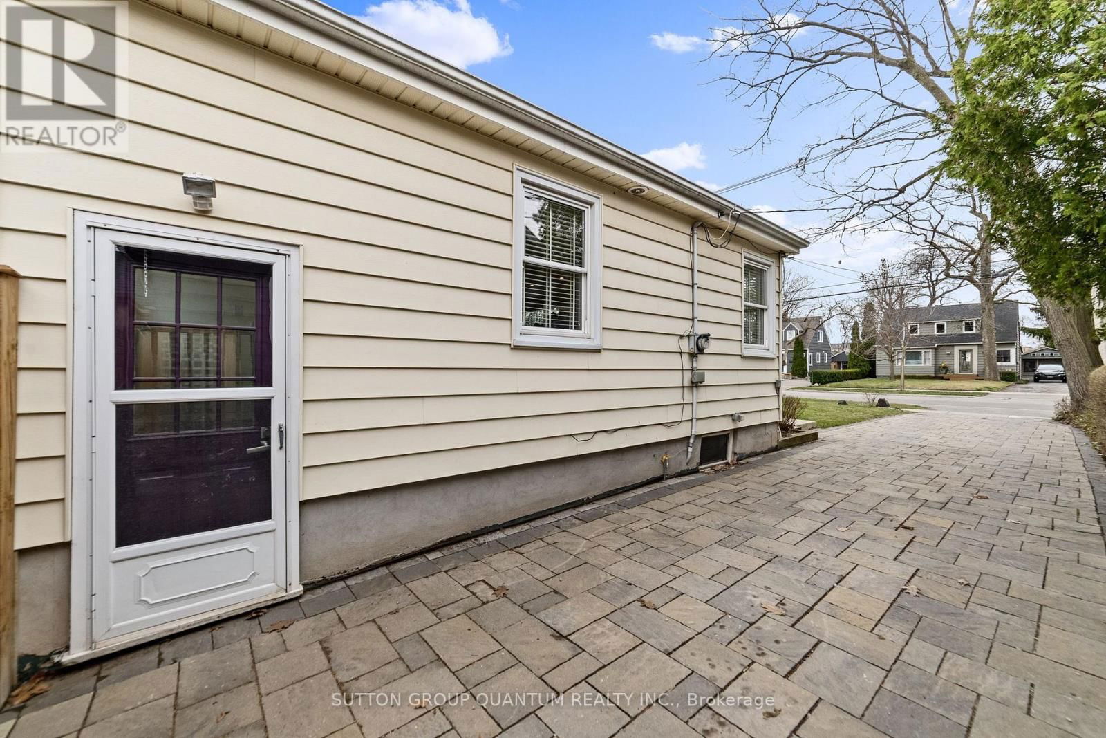 407 QUEEN MARY DRIVE Image 41