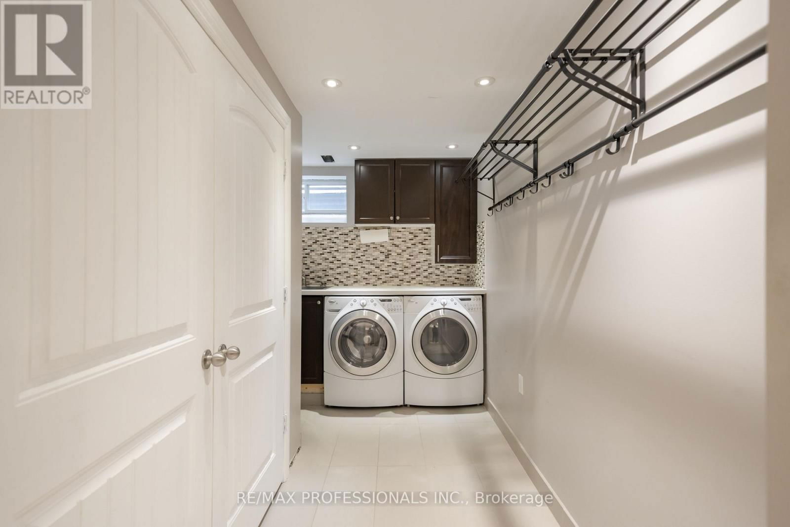 4199 GAYLING GARDENS Image 32